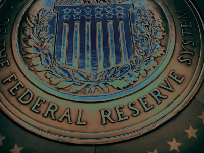 Złoto, srebro pompowane przez prawne turbulencje wokół Fed