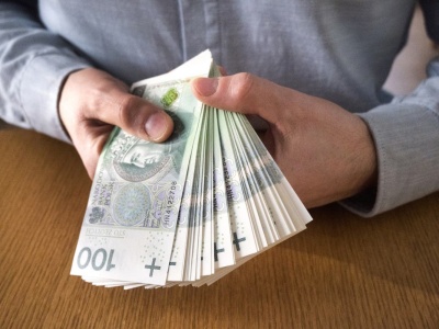 Nie musisz wyjeżdżać za granicę. Tu czeka praca za 21,5 tys. zł brutto. Tylko dla wybranych