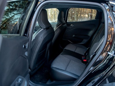 69 999 zł i zaczyna się poważny dylemat. Kamera cofania i automatyczna klimatyzacja w standardzie