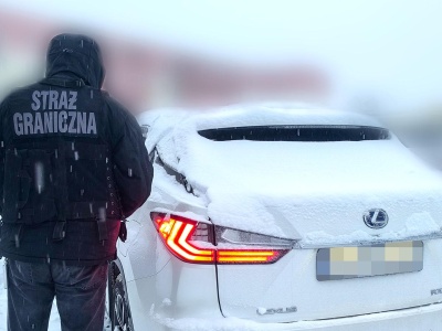 Sukces pograniczników z Podkarpacia. Odzyskali luksusowego Lexusa i koparkę