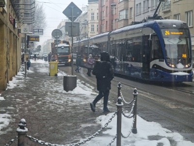 Śnieg utrudnia dojazdy do Krakowa. Skrócone kursy i opóźnienia autobusów