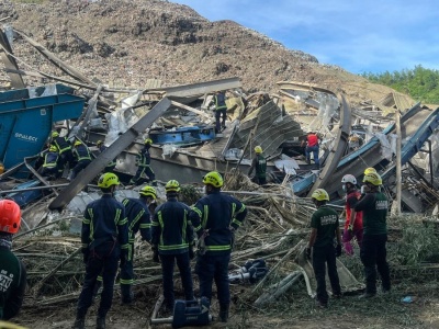 Odpady runęły z wysokości 20 pięter. Nie żyje co najmniej 7 osób