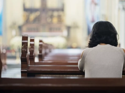Tylko co czwarty katolik chodzi na mszę. Coraz mniej chrztów, bierzmowań i ślubów kościelnych