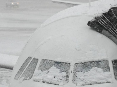 Paraliż na europejskich lotniskach. Zima zaskoczyła pilotów?