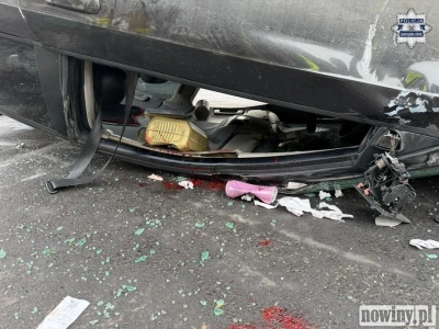 Samochód dachował i uderzył w słup. Za kierownicą 24-letni Jastrzębianin