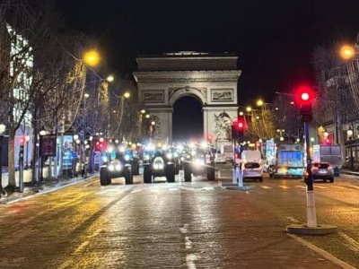 Setki ciągników rolniczych wjechało do centrum Paryża. Władze wydały zgodę na manifestację