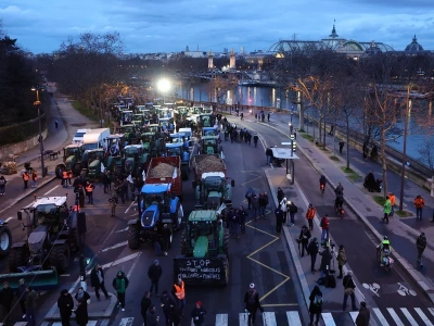 Francuscy kontynuują protesty. Kilkaset traktorów w Paryżu