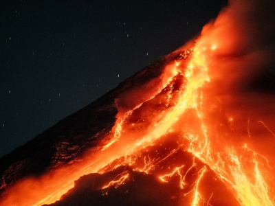 Groźny wulkan pobił rekord. Wyrzuca głazy wielkości aut