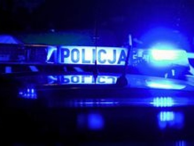 Wałcz: Zapłakana 8-latka machała do kierowców. Na szczęście zobaczył ją policjant