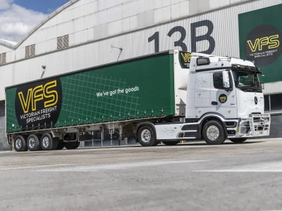 Nowy Actros z „kangurem”, pod dostawy do marketów na drugim końcu świata