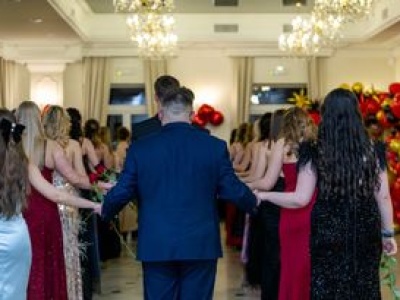 Afera tuż przed studniówką. Matka zabrała 14 tys. zł i zniknęła