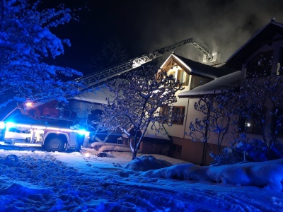 Nocny pożar hotelu w Bobrowej