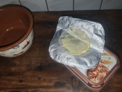 Nie do papieru, nie do plastiku. Gdzie wyrzucić opakowanie po maśle? Codziennie źle trafia