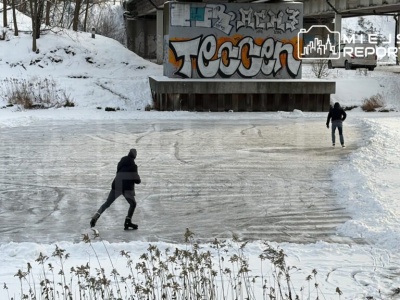 Jedni grali w hokeja, drudzy jeździli na łyżwach po Kanale Żerańskim