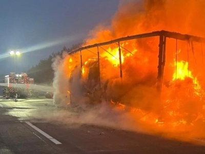 Niemcy: Potworny pożar na A2. Ciężarówka zajęła się ogniem, służby apelują o omijanie tego rejonu
