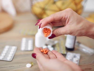 Polacy leczą się sami. Leki bez recepty coraz częściej zastępują wizytę u lekarza