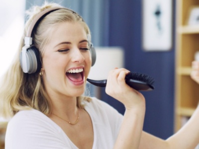 Chroni przed stresem i demencją, wspiera zdrowie. Rób głośno i w grupie