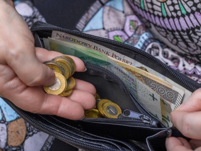 Seniorzy mogą dostać nawet kilkaset złotych więcej. Wystarczy jeden wniosek do ZUS