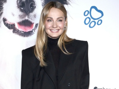 Małgorzata Socha w fantazyjnych spodniach 