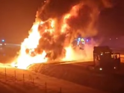 Pożar naczepy na A2. Autostrada całkowicie zablokowana