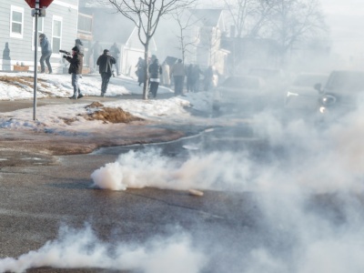 Protesty na ulicach Minneapolis. W ruch poszedł gaz łzawiący
