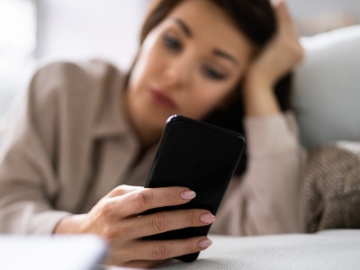 Skąd bierze się ghosting? Psycholog tłumaczy, dlaczego czasami wolimy zniknąć bez słowa