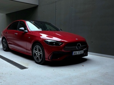 Test: Mercedes C300e 4Matic – to połączenie ma sens