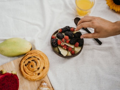 Skoki poziomu cukru po posiłkach zwiększają ryzyko choroby Alzheimera. Nowe dane z UK Biobank