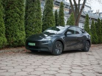 Najtańsza Tesla Model Y doczekała się wersji Long Range. Znamy cenę i zasięg
