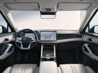 Nowy SUV z Chin za 109 300 zł omija słabość Chery Tiggo 4. Na trasie zapowiada się znacznie lepiej