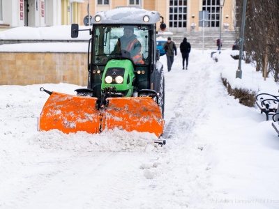Akcja Zima w Rzeszowie przyspiesza. Nocny wywóz śniegu i kolejne ostrzeżenia pogodowe
