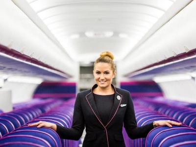 Wzięliśmy pod lupę „biznes klasę” od Wizz Aira. Jest skromnie, drogo i z dużą liczbą haczyków