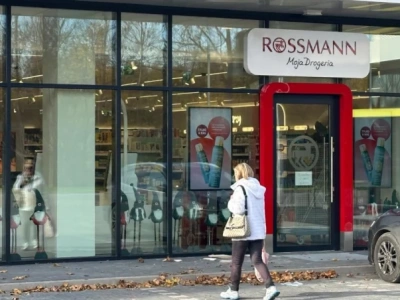 Po trzech miesiącach opóźnienia otwierają park handlowy w Leśnicy