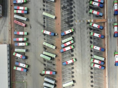 Opłata za zanieczyszczenia 2026 – nowy roczny podatek uderzy w polskie busy. Wyliczenia dla flot