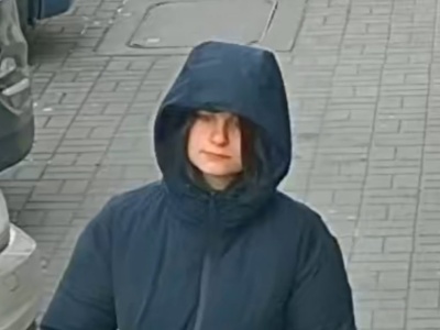 Kilkukrotnie dźgnęła nożem 77-latkę. Policja poszukuje młodej kobiety.