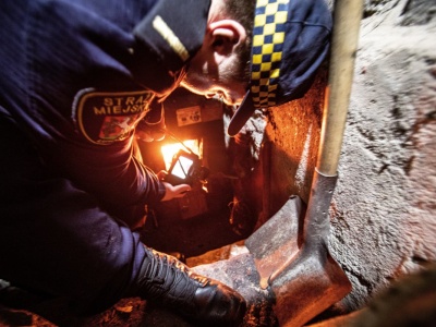 Tym nie wolno palić w domowych piecach. Kara może wynieść do 5 tys. zł. 