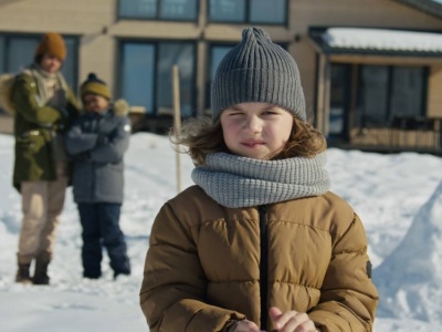 Rodzice boją się mrozu, ale przepisy są jasne. Od jakiej temperatury dzieci nie wychodzą na dwór?