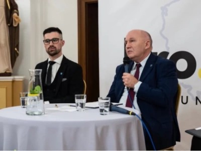 Fundacja radnego i publiczna kasa