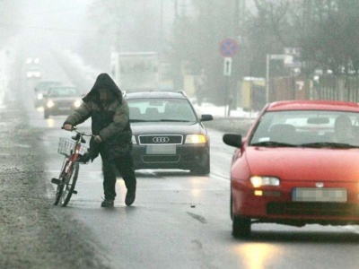 Zima nie daje za wygraną. Gołoledź dalej stanowi zagrożenie w tych regionach. Trzeba uważać!