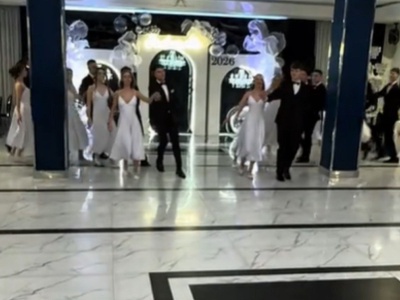 Walc maturzystów z Łukowa oczarował internautów. 