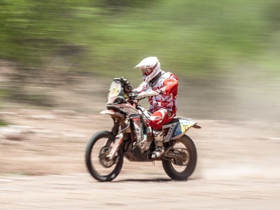 Rajd Dakar najtrudniejszą terenową imprezę świata. Potwierdza to debiutant 50-letni motocyklista Robert Przybyłowski