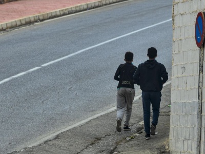 Prawie 100 dzieci rezygnuje z azylu, by nie opuszczać Kanarów