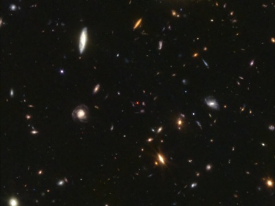 To nie były galaktyki ani kwazary. Kosmos ukrywał coś w gazowym kokonie