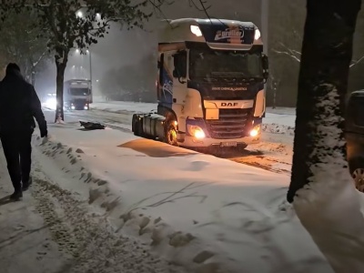 Warmia i Mazury po kolejnym ataku zimy: problemy na kolei, 