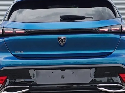 Dealer pozbył się złudzeń i wystawił za 89 900 zł zamiast katalogowych 134 600. Nawet sprzedaż za tyle będzie sukcesem