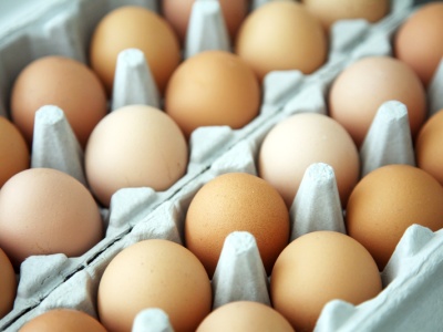 Firma sztucznie zawyżała ceny. W ramach ugody odda 2 mln jaj do banków żywności