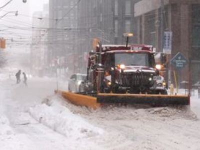 Toronto w śniegu. Zamknięte szkoły, zasypane drogi, odwołane loty
