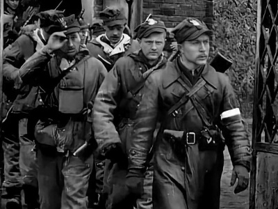 Rajs wezwał mieszkańców wsi do jednego z domów. Potem drzwi zaryglowano, a dom podpalono