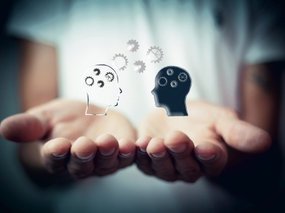 Psychiatra: Ludzie stają się patologicznie normalni. Nie mają czasu na myślenie