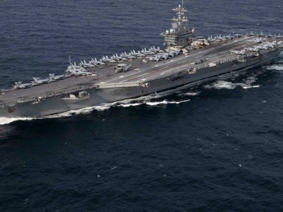 Amerykański lotniskowiec płynie w kierunku Iranu. 